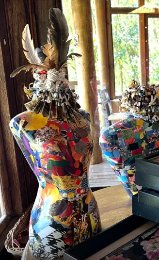Manequins decorados com colagem